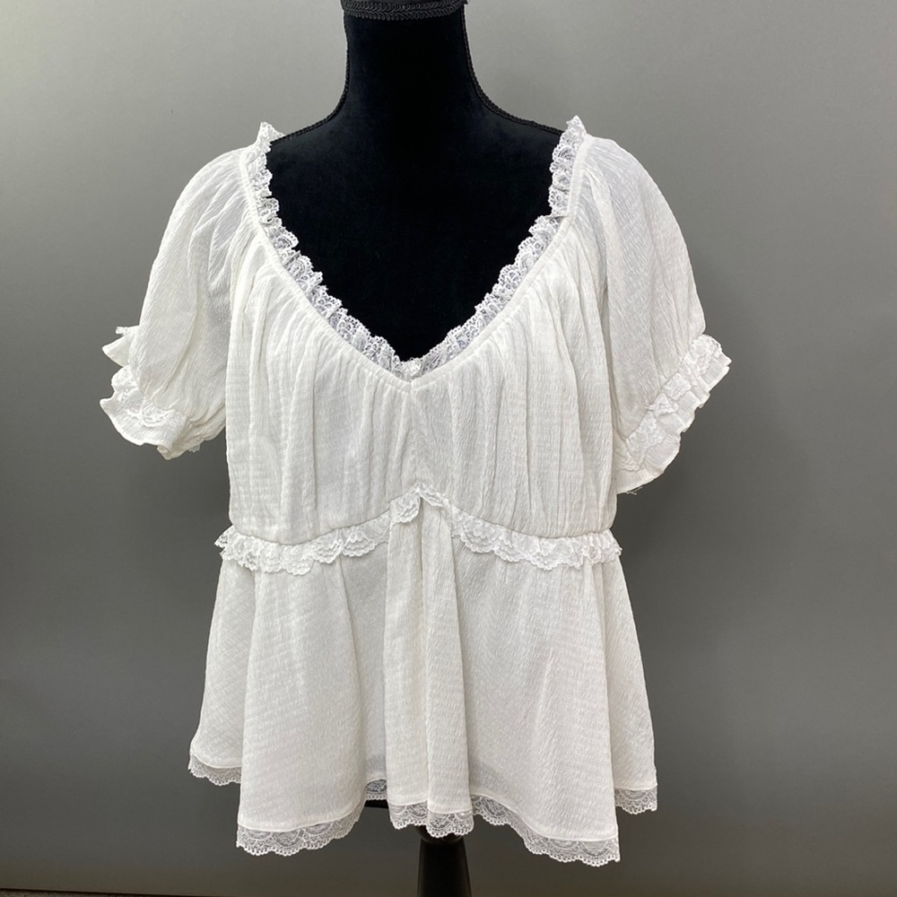 Arula by Altar’d State Lightweight White Lace Shortsleeved Top Size B (2X)